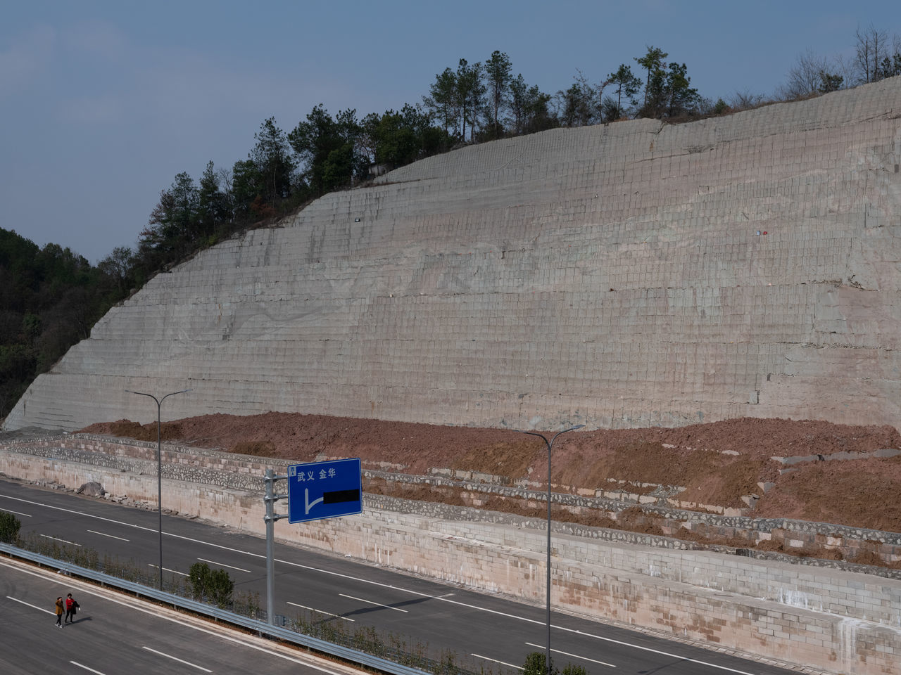 VIEW OF ROAD LEADING TOWARDS MOUNTAIN AGAINST SKY