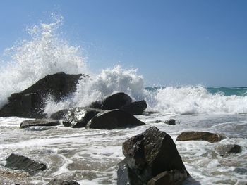 Waves splashing on rocks