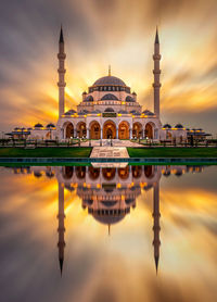 Sharjah new mosque largest mosque in dubai traditional islamic architecture cityscapes