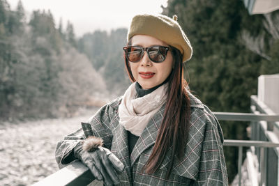 Portrait of smiling young woman wearing hat