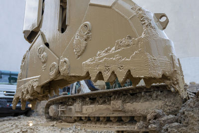 Underground diaphragm wall hydraulic grab. construction of diaphragm wall using grab system