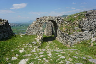 Old ruins of building against cloudy sky