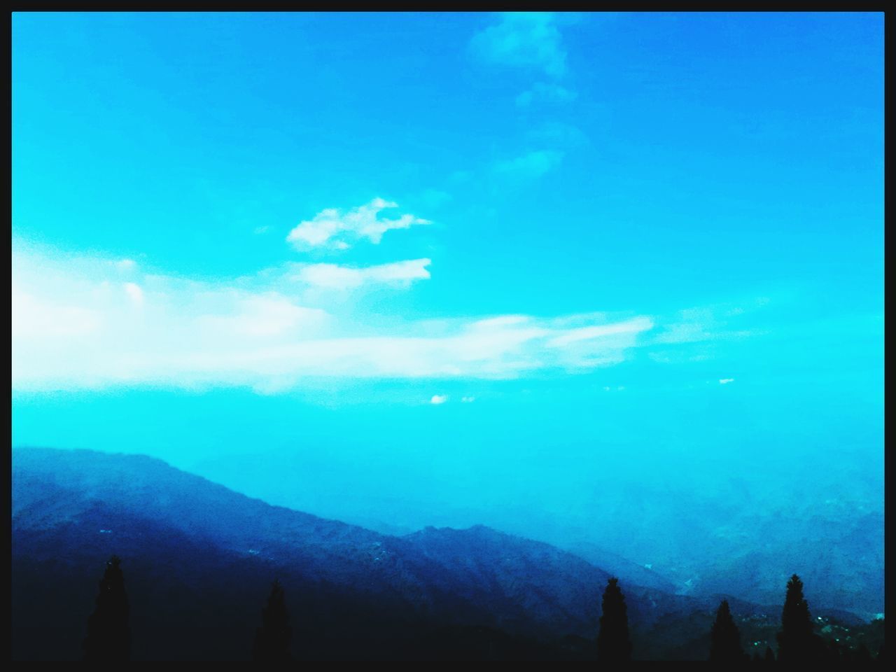 SCENIC VIEW OF MOUNTAIN RANGE AGAINST SKY