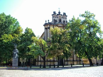 Statue in front of historical building