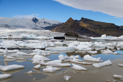 Scenic view of icebergs and mountains on jokulsarlon glacial lagoon