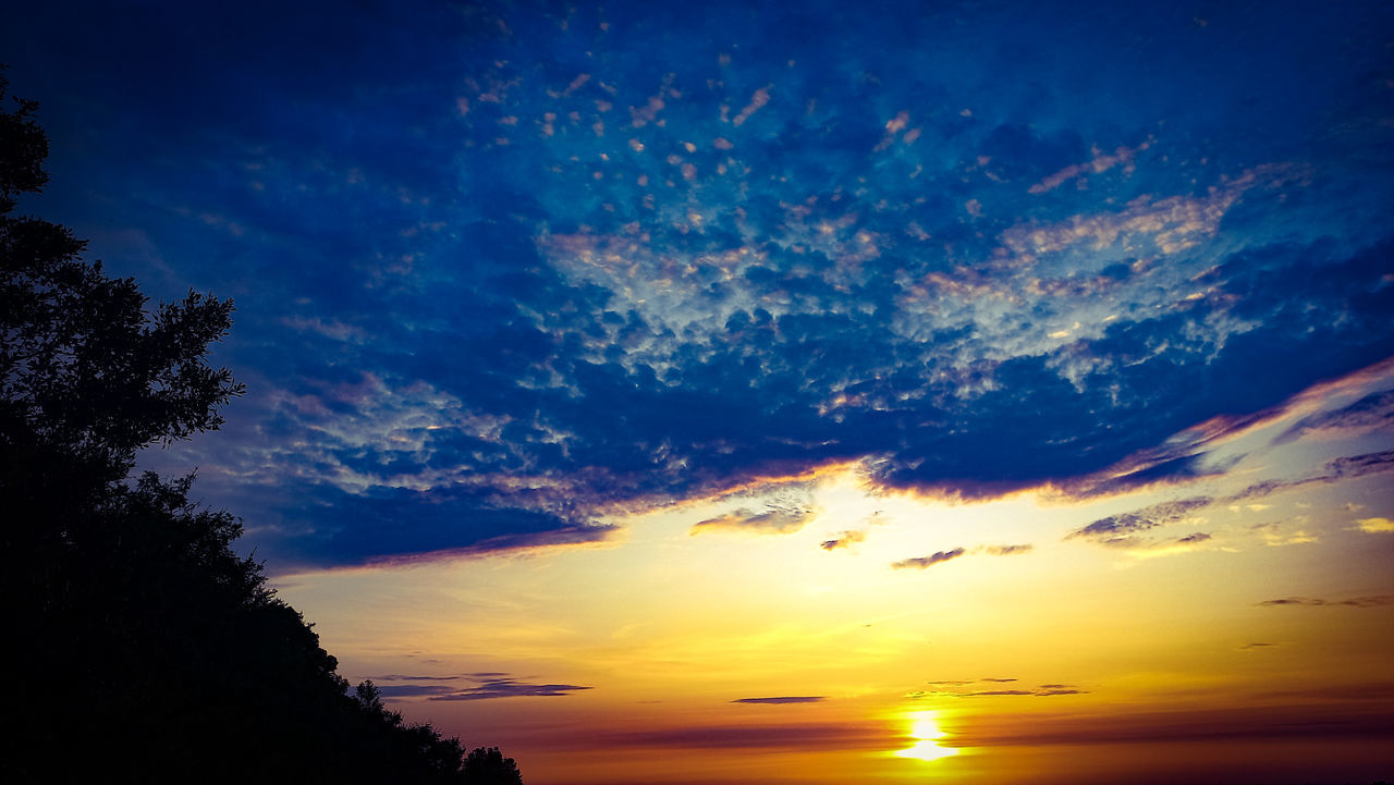 sky, sunset, cloud, beauty in nature, scenics - nature, nature, afterglow, tranquility, horizon, dramatic sky, tranquil scene, tree, dawn, evening, water, environment, no people, sun, silhouette, blue, sunlight, idyllic, landscape, plant, orange color, cloudscape, outdoors, red sky at morning, sea, land, multi colored, atmospheric mood, twilight, non-urban scene, travel destinations, awe, vibrant color