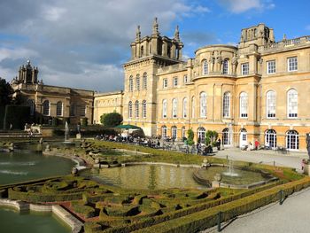 Buildings in front of palace against sky in city