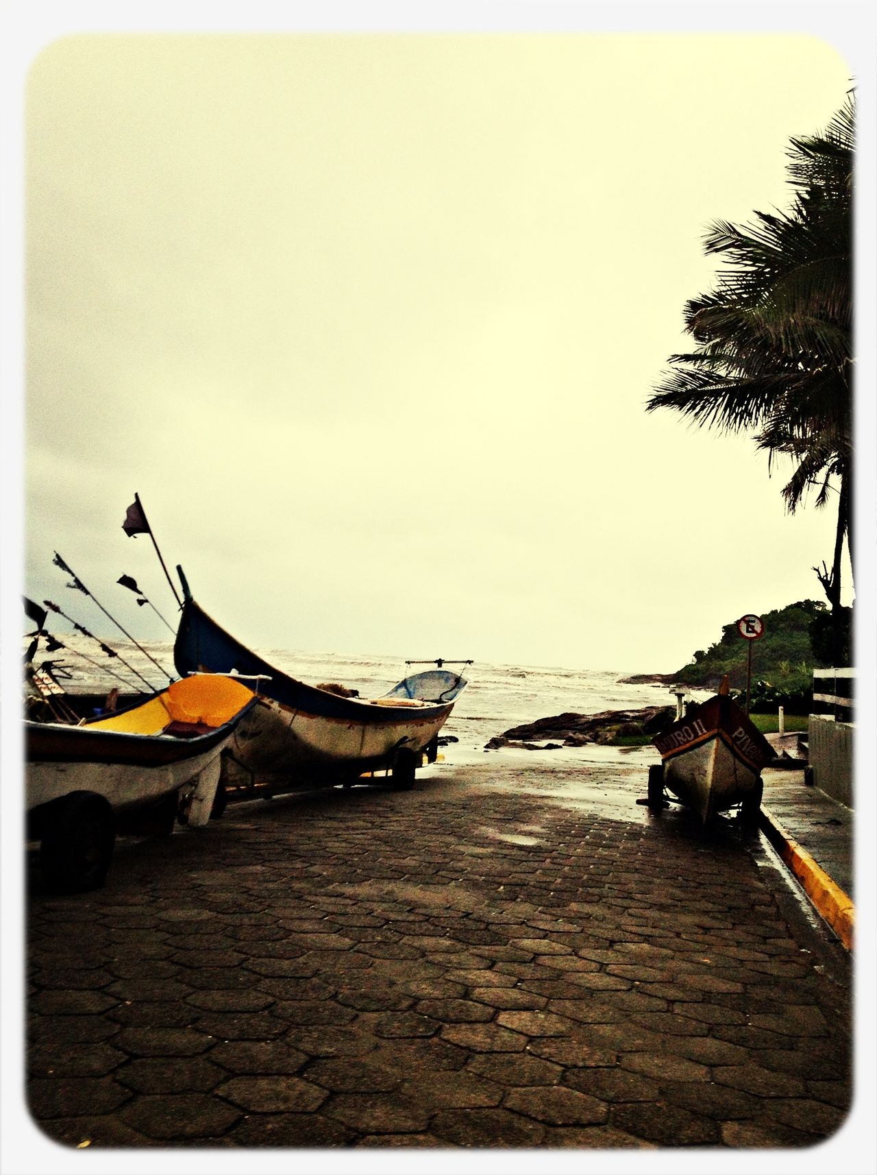 PRAIA MULHERES DE AREIA