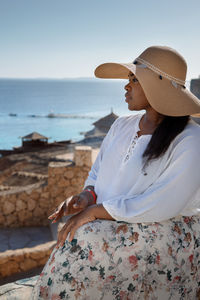 Portrait of beautiful african american model girl in stylish sun hat. fashion black 