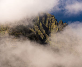 Fluted rocks of the na pali mountains through clouds from pihea trail near pu'u o kila lookout kauai