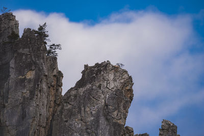 Low angle view of seneca rocks against sky