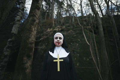 Woman dressed as nuns for halloween