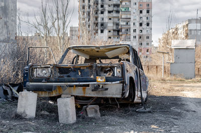 Abandoned car