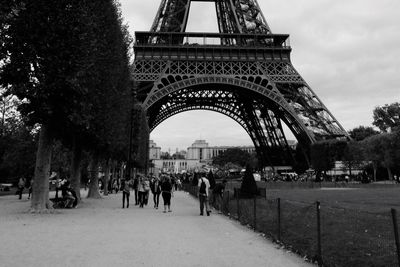 Eiffel tower and tourists in park