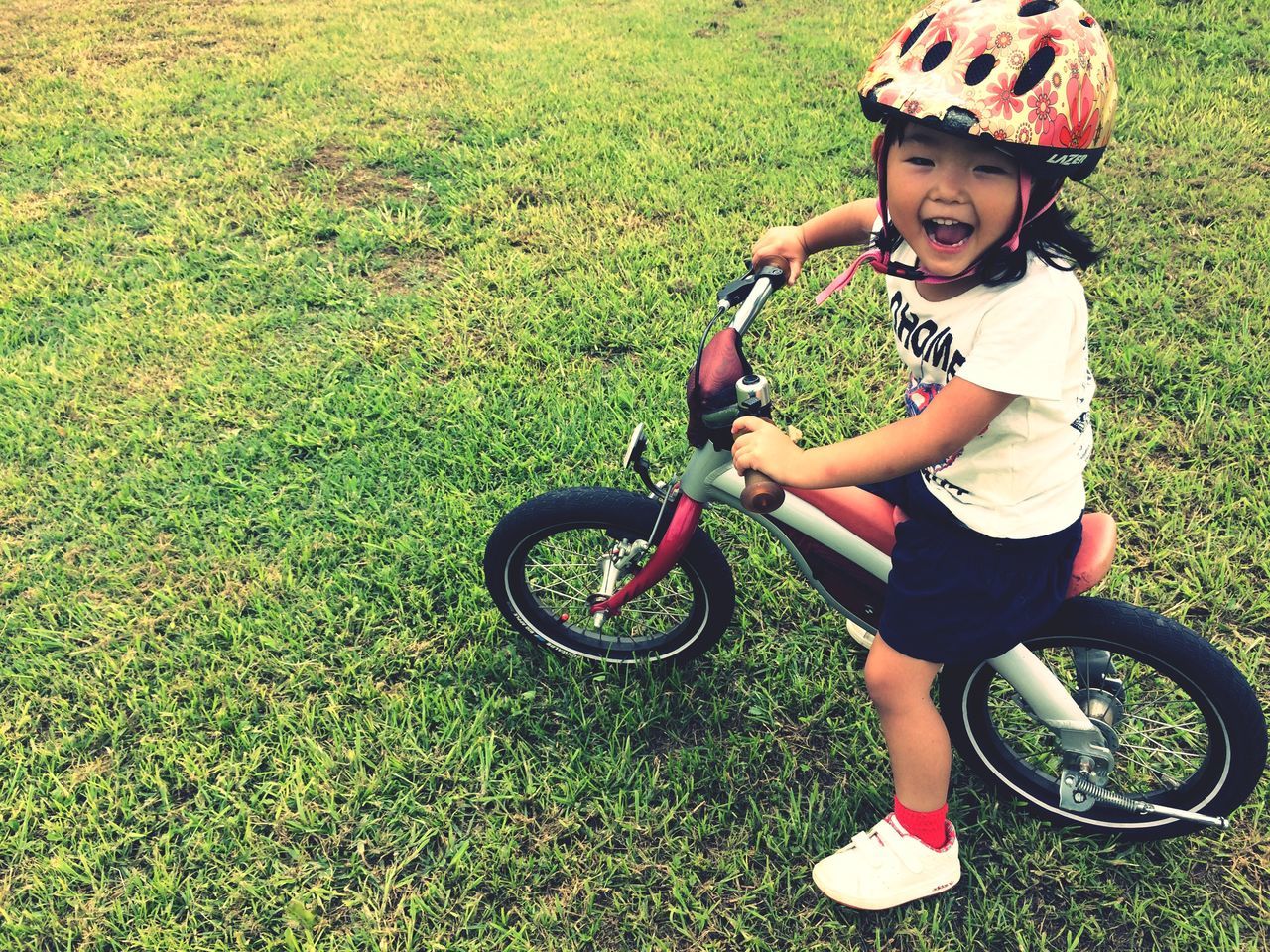 bicycle, childhood, grass, full length, lifestyles, elementary age, leisure activity, casual clothing, person, land vehicle, innocence, boys, transportation, girls, mode of transport, high angle view, holding, cute