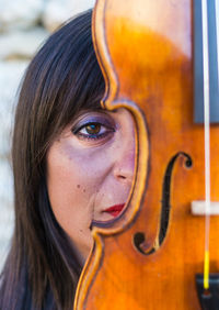 Portrait of woman with violin