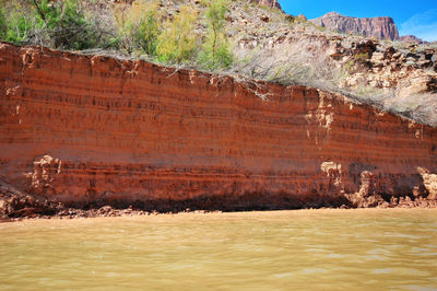 Photo of the banks of the colorado river in the grand canyon, arizona, usa