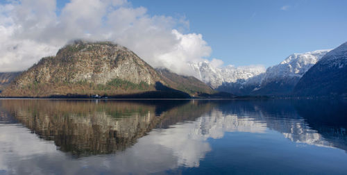 Clear water of hallstattersee lake and the beautiful mountains in austria, in winter panoramic view.