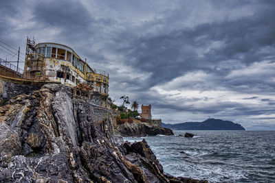 Panoramic view of sea and buildings against sky