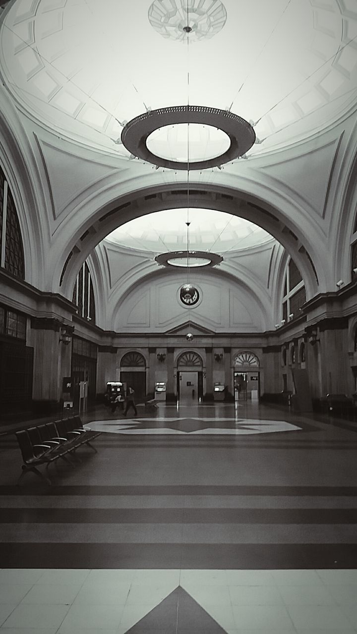 arch, public transportation, architecture, ceiling, indoors, built structure, transportation, railroad station, rail transportation, interior, railroad station platform, architectural feature, modern, day, subway station, arched, architectural column, no people