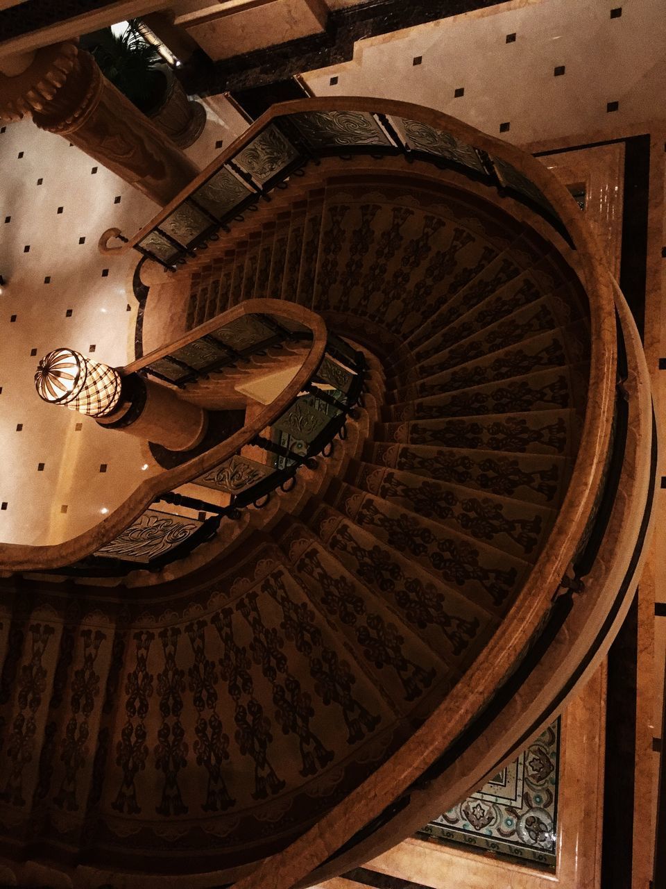 LOW ANGLE VIEW OF STAIRCASE IN BUILDING