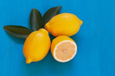 Directly above shot of oranges on table