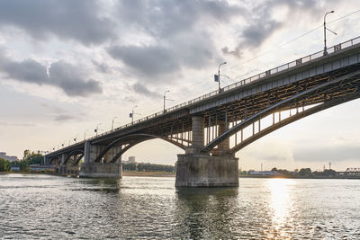 Automobile kommunalny bridge or oktyabrsky bridge over ob river, novosibirsk,russia.summer landscape