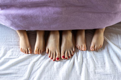 Feets of women on bed