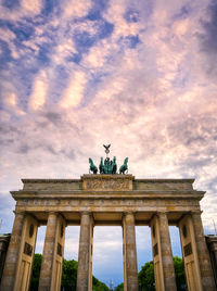 Statue of historical building against cloudy sky