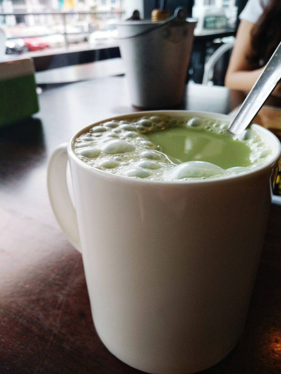 CLOSE-UP OF GLASS OF DRINK