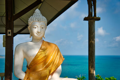 Statue of buddha against sky