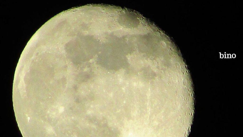 no people, moon, close-up, sky, night, studio shot, sphere, indoors, nature, black background, geometric shape, astronomy, space, still life, beauty in nature, circle, creativity, copy space, moon surface, planetary moon