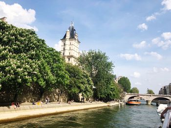 River passing through city