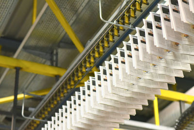 Machines for transport, conveyor belt in a printing shop