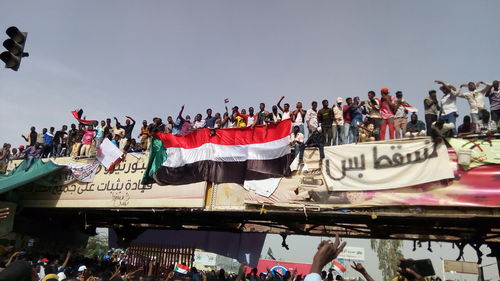Over the bridge, the sudanese revolution 
