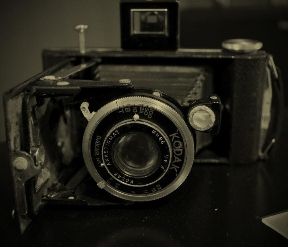 indoors, retro styled, old-fashioned, technology, close-up, old, machinery, antique, metal, still life, photography themes, equipment, vintage, camera - photographic equipment, machine part, the past, table, focus on foreground, obsolete, no people