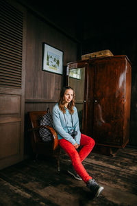 Portrait of young woman sitting on floor