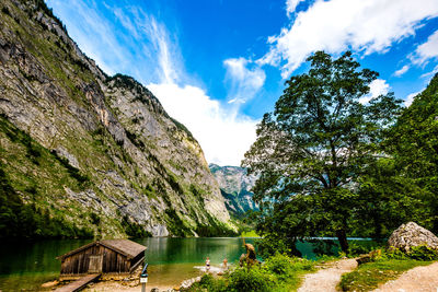 Panoramic view of lake and mountains against sky