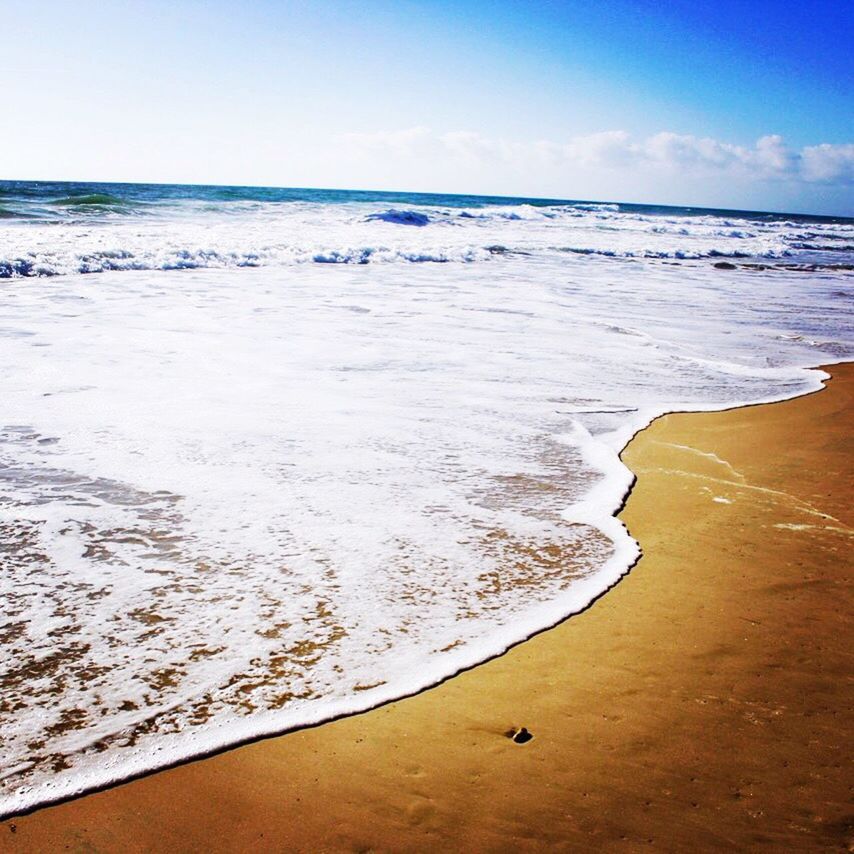 sea, horizon over water, beach, water, sand, shore, scenics, tranquil scene, tranquility, beauty in nature, sky, wave, nature, surf, idyllic, blue, vacations, coastline, remote, seascape