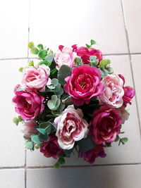 Close-up of pink roses on table