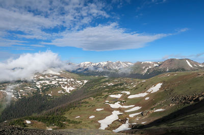 Landscape of snow-dappled mountains in rocky mountain national park in colorado