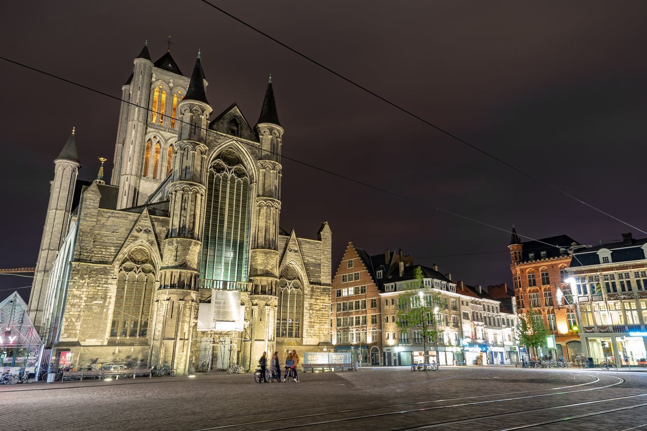 VIEW OF BUILDINGS AT NIGHT