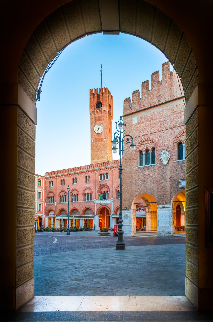 VIEW OF OLD BUILDINGS AGAINST SKY