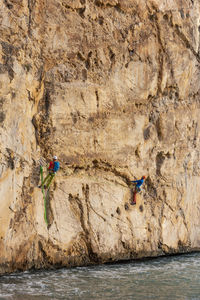 Climbing in raco del corv cove / luces nocturnas route 6b