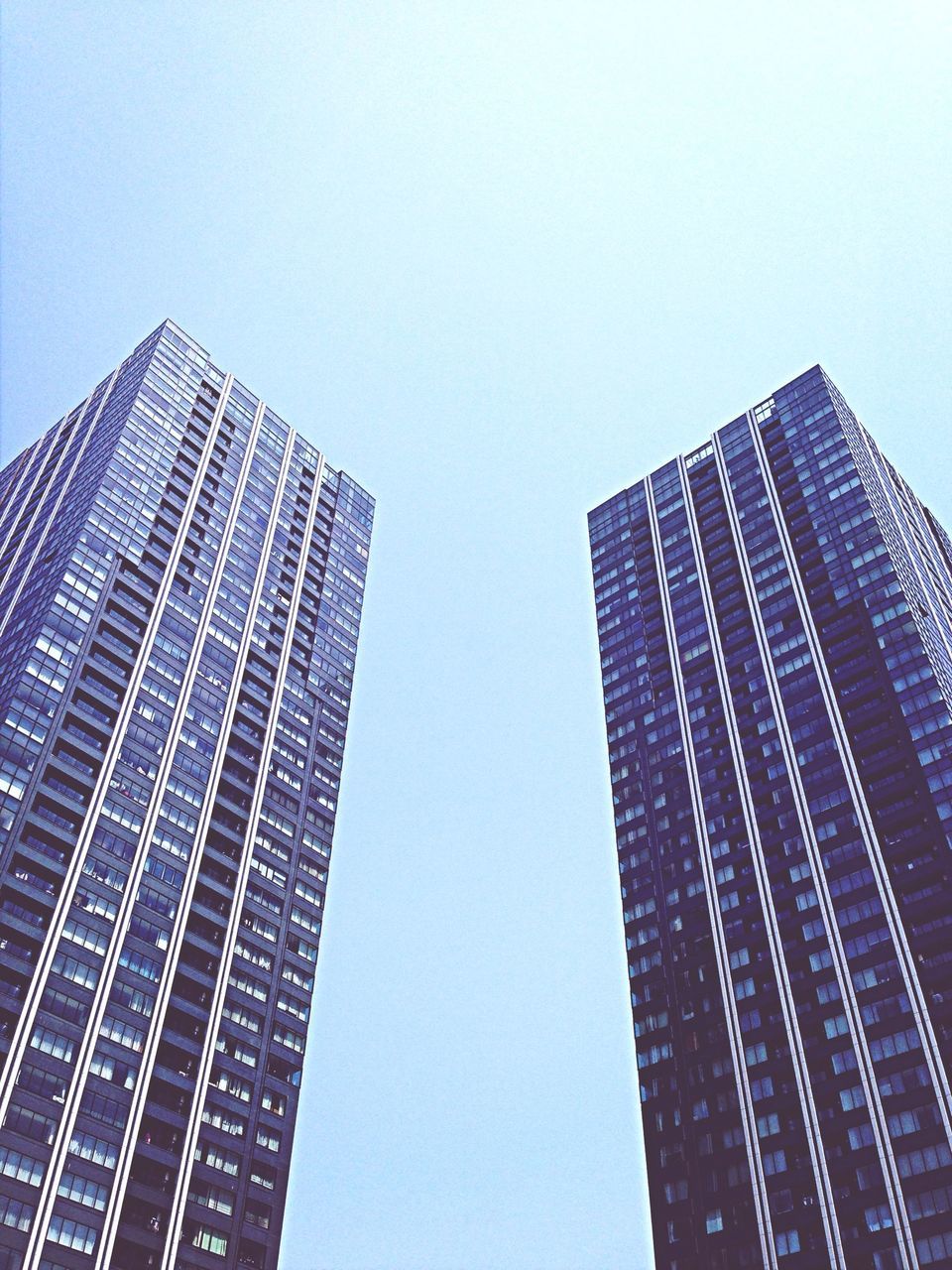 building exterior, architecture, built structure, low angle view, skyscraper, tall - high, modern, office building, city, clear sky, tower, building, glass - material, tall, copy space, day, city life, sky, outdoors, financial district