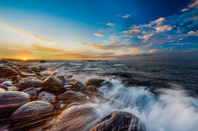 Waves splashing on rocks