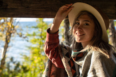 Portrait of smiling young woman wearing hat