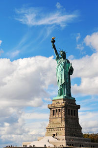 Photo of the statue of liberty in new york, usa