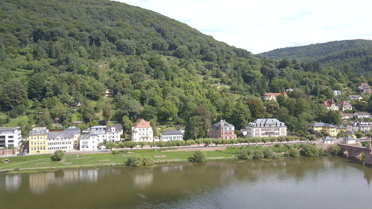 SCENIC VIEW OF RIVER AND HOUSES AGAINST SKY