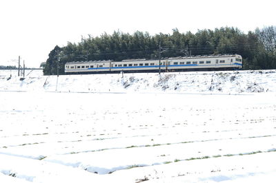 Scenic view of snow covered field against sky